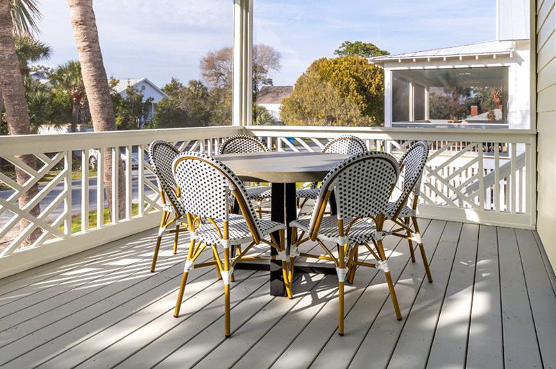 Patio patterned dining set with round table and 6 rattan chairs